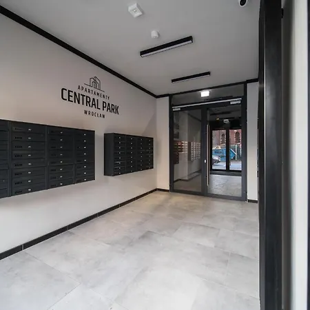 Park Red By Bookinghost ורוצלב