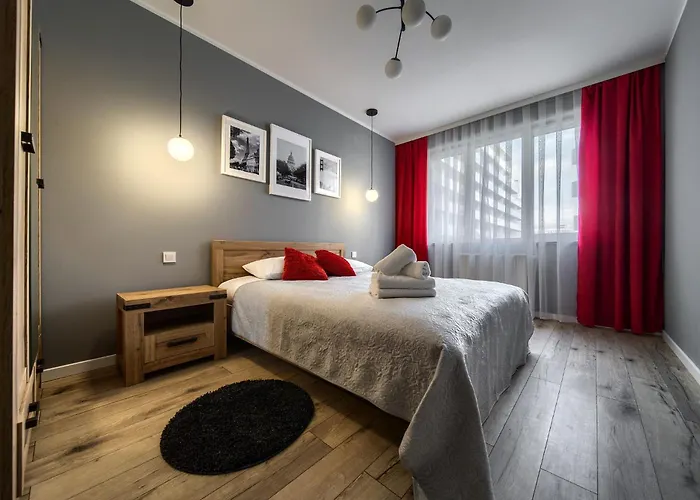 Park Red By Bookinghost *